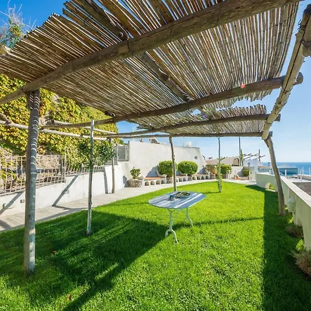 4 Bedrooms With Sea View Private Pool And Jacuzzi At ヴィラ *