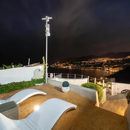 4 Bedrooms With Sea View Private Pool And Jacuzzi At ヴィラ
