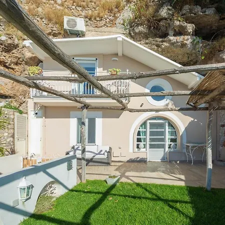 4 Bedrooms With Sea View Private Pool And Jacuzzi At * マイオーリ
