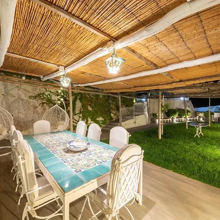 4 Bedrooms With Sea View Private Pool And Jacuzzi At * マイオーリ